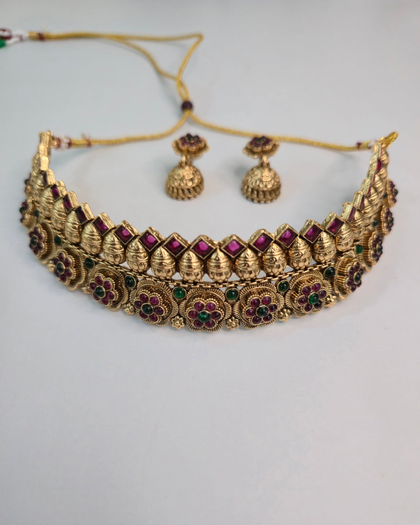 Kemp Pushpa Choker Set