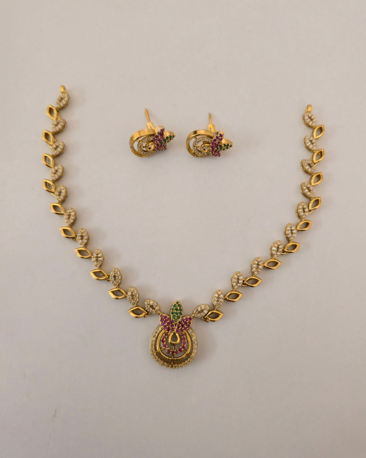 Aarohi Pendant Necklace Set